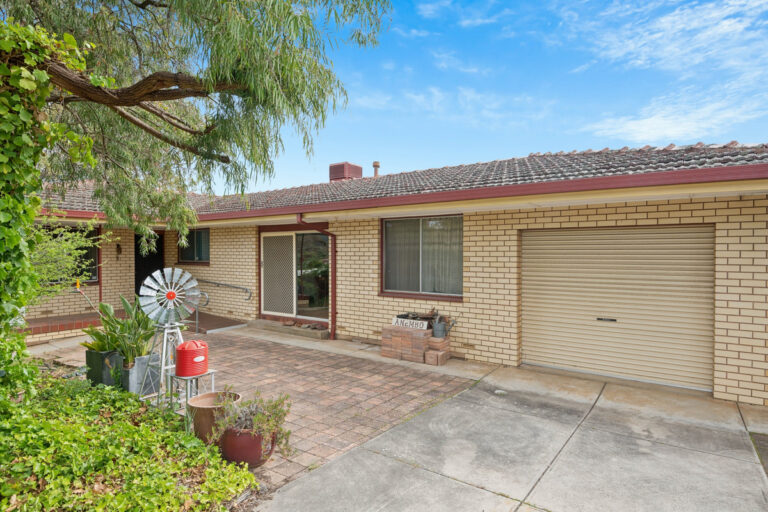 5 Dianne Street, Happy Valley  SA  5159