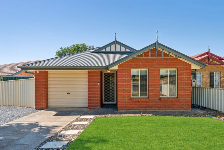 2A St Albans Place, Clearview  SA  5085