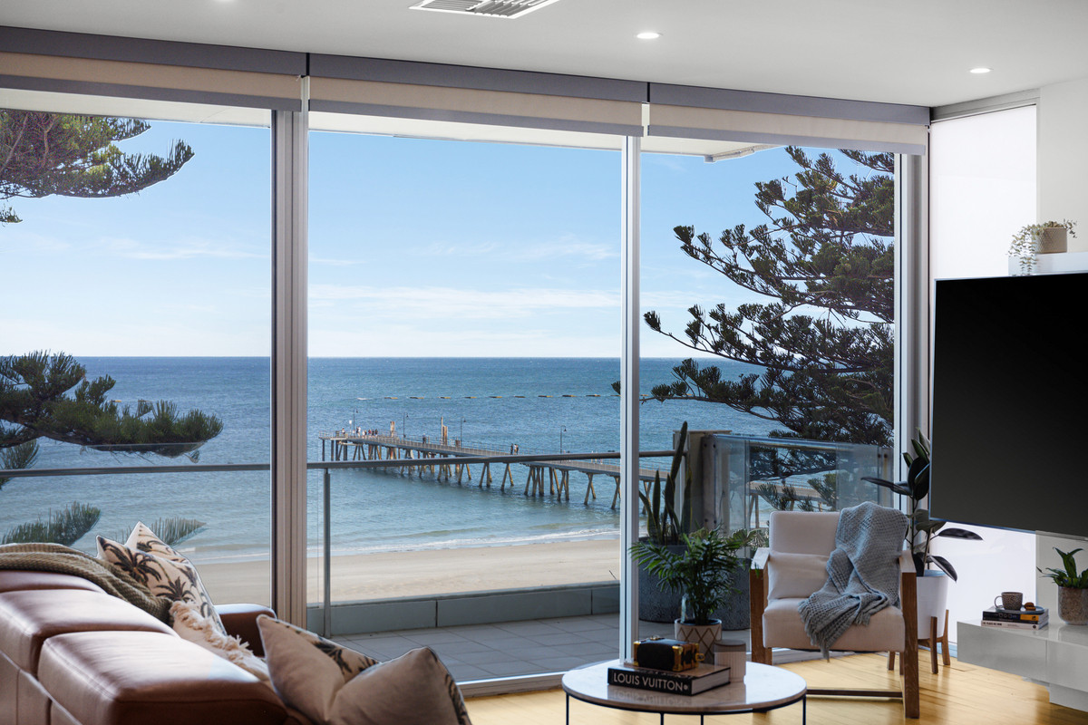 17/2-4 South Esplanade, Glenelg  SA  5045